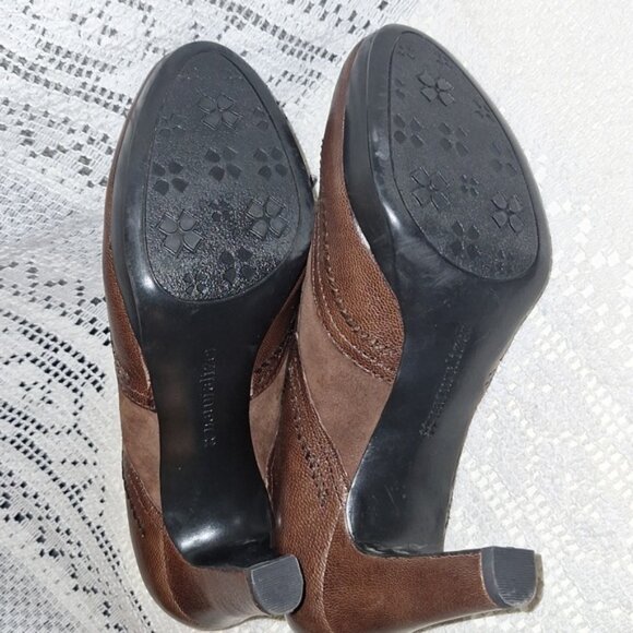 Naturalizer N5 Comfort Ilona Spectator Style Heels - Picture 5 of 9